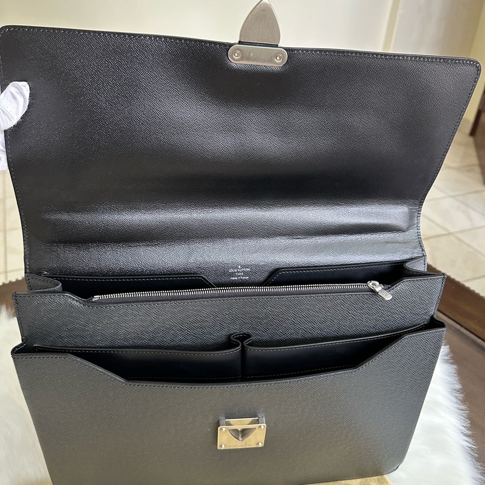 Auth Business Bag excellent condition - Picture 10 of 17